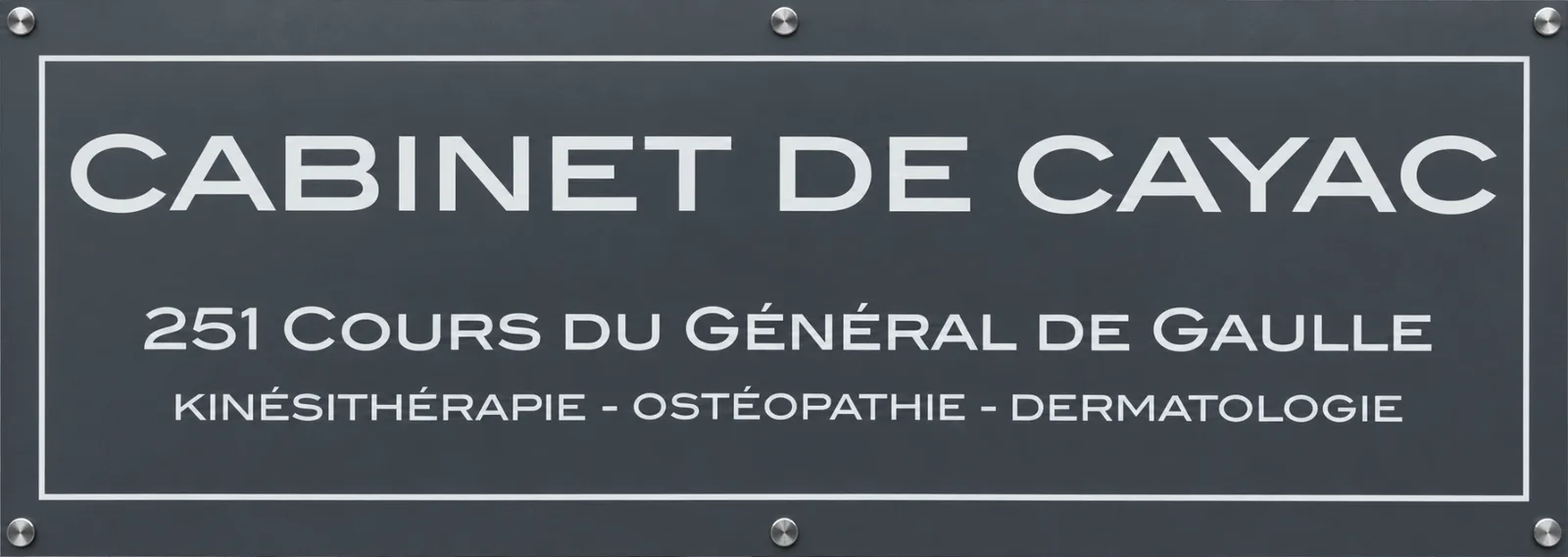 Plaque du Cabinet de Cayac, 251 cours du Général de Gaulle